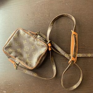 Louis Vuitton Monogram Small Purse/Travel Bag